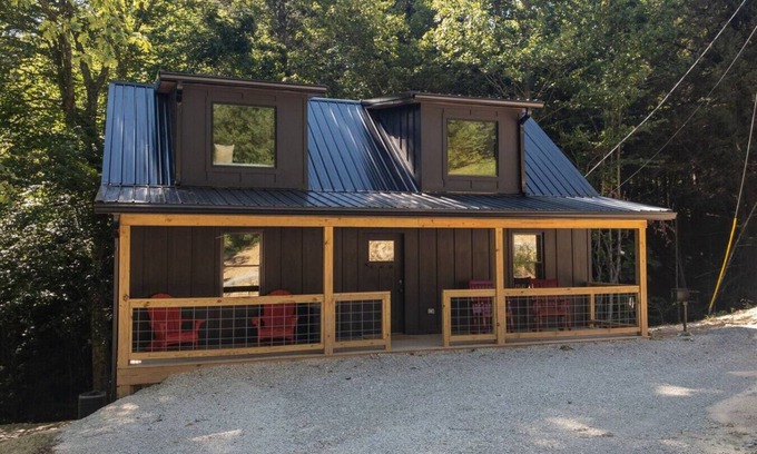 Campton Cabin | Red River Gorge Wolf Den Luxury Cabin Hottub Wi-Fi