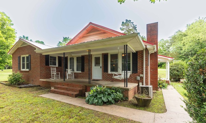 Morganton House | Red Robin Retreat - Near Lake James, NC