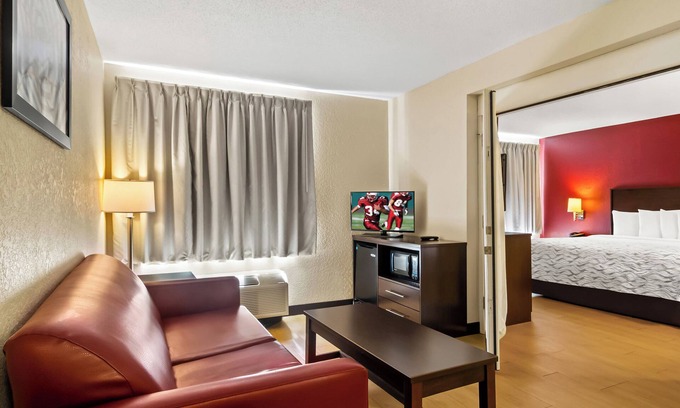 Southpoint Hotel | Red Roof Inn PLUS+ Jacksonville - Southpoint