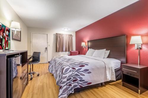 Scottsburg Hotel | Red Roof Inn Scottsburg