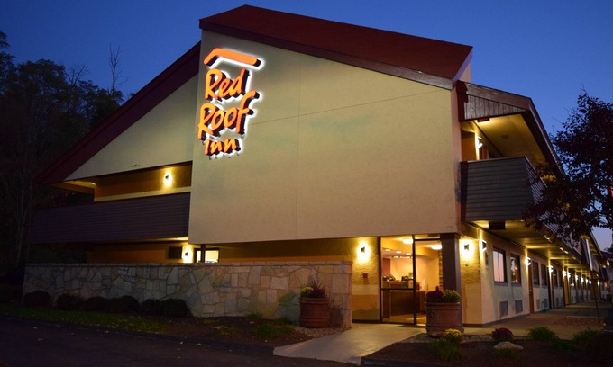 Barton Hotel | Red Roof Inn St Clairsville - Wheeling West
