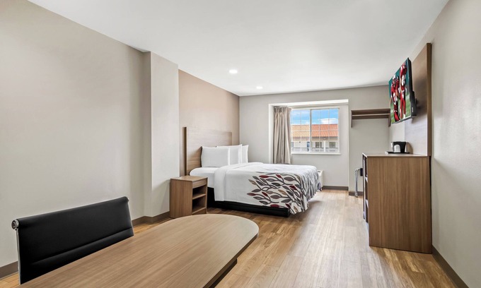 Euless Hotel | Red Roof Inn & Suites Euless - DFW Airport Southwest