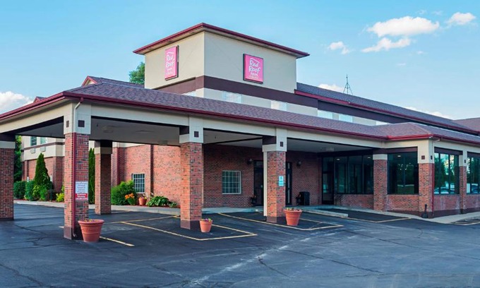 Lake Orion Hotel | Red Roof Inn & Suites Lake Orion/Auburn Hills