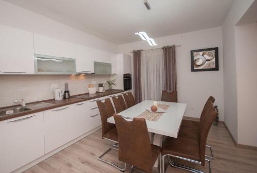 Kastel Stafilic Apartment | Red Sunset Apartments