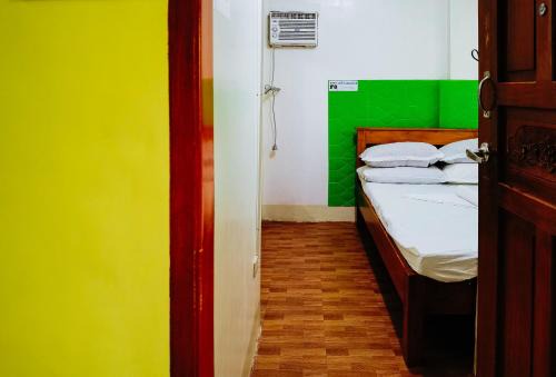 Tuguegarao Apartment | RedDoorz at D128 Lodge Cagayan Valley