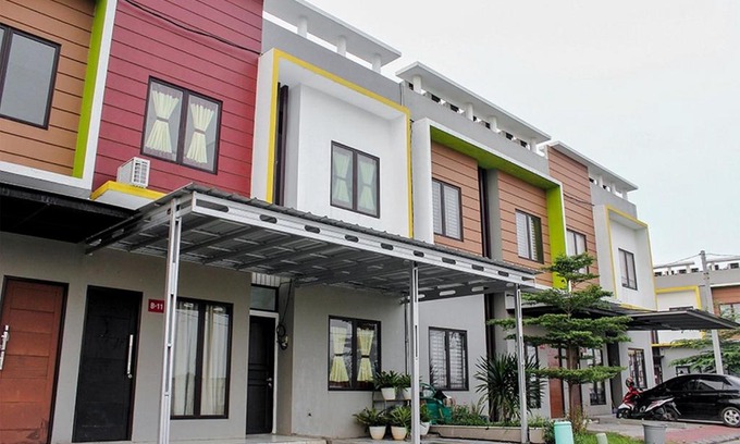 Karawang House | RedDoorz @ Galuh Mas