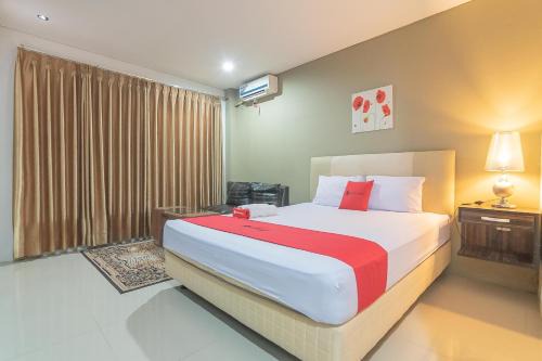 Balikpapan Hotel | RedDoorz Plus near Sepinggan Airport 3 Balikpapan