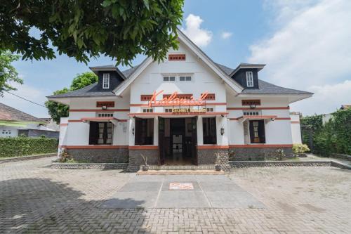 Kadipaten House | RedDoorz Syariah @ Kolonial Guest House