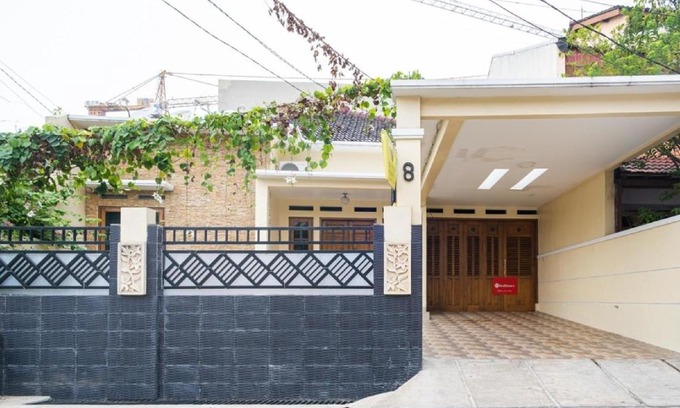 Kalimalang House | RedDoorz Syariah near Grand Kota Bintang