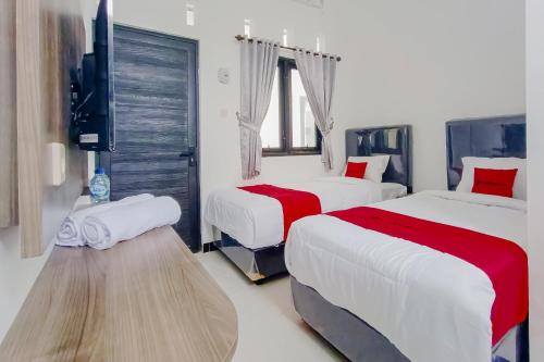 Java Hotel | RedDoorz Syariah near RSUD Kajen Pekalongan