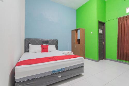 Samarinda Hotel | RedDoorz Syariah near Jalan Jakarta Samarinda