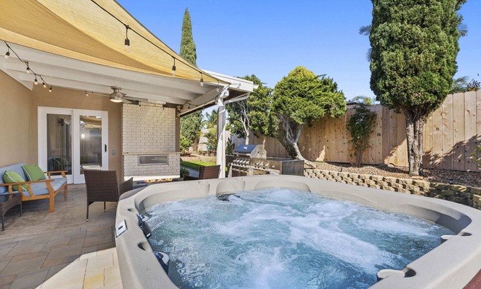 Clairemont Mesa East House | Redecorated/Seaside Dream/Jacuzzi/Patio