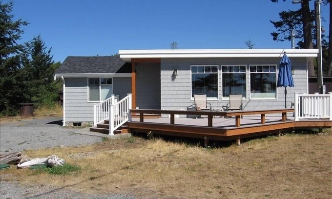 Lummi Island House | Reefnet House with Beach