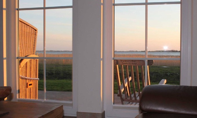 Juliusruh Apartment | Reetdauchhaus Windsbraut - directly behind the dike! - Wind bride
