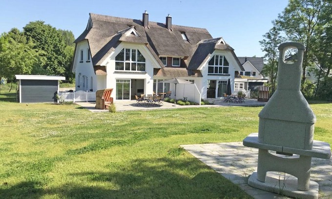 Lobbe Villa | Reetperle Lobbe - Ferienhaus mit Sauna (F 650)