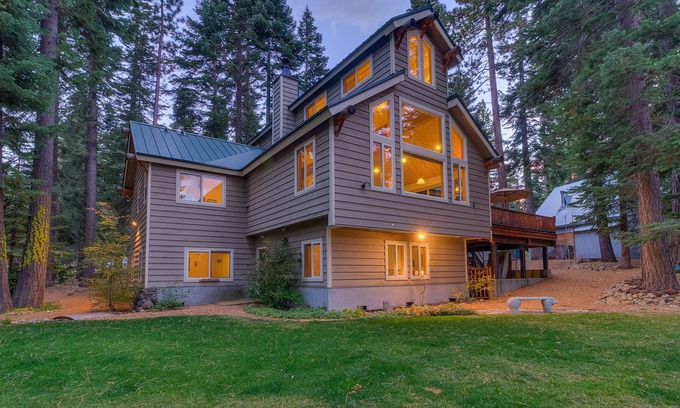 Chamberlands House | Ref-Nest: 6 BR, 3 BA in Tahoma, Sleeps 16