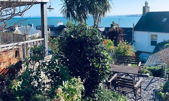 New Quay House | Refurbished traditional cottage dog friendly sea views 2 minutes to the beach
