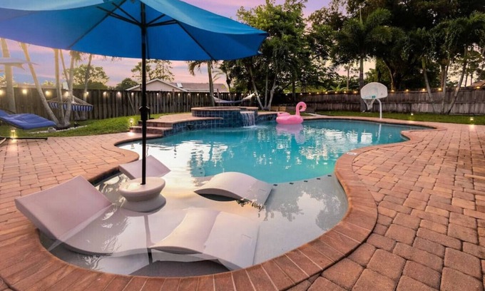 Royal Palm Beach Villa | Regal Manor Paradise Dreamy Heated Pool/Spa Gym hosted by Relaxtay