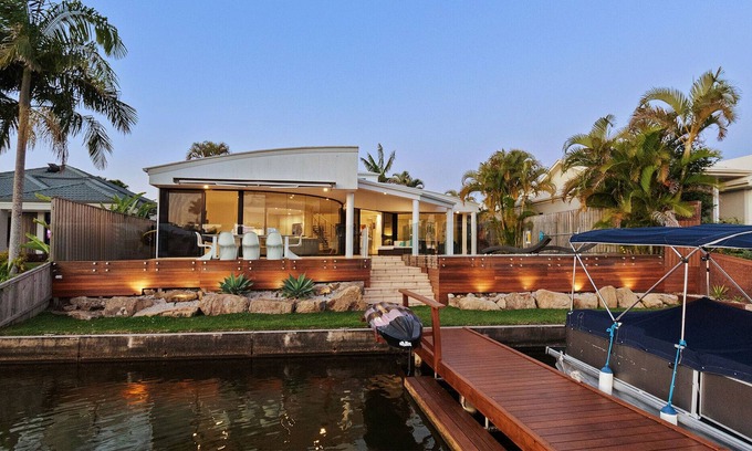 Noosaville Apartment | Regarded as one of Noosa Waters' most exclusive streets