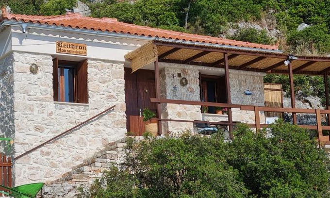 Stavros House | Reithron House