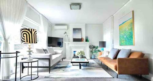 Toorak Villa | REL 3B Toorak Whitehouse Corporate home
