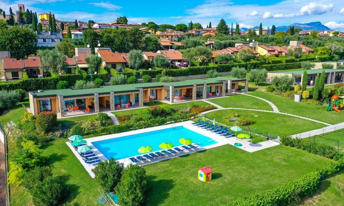 Moniga del Garda Apartment | Relais Rosa Dei Venti: Superior Navy 2 Bedroom Apartment, 2 Pools, Lake View