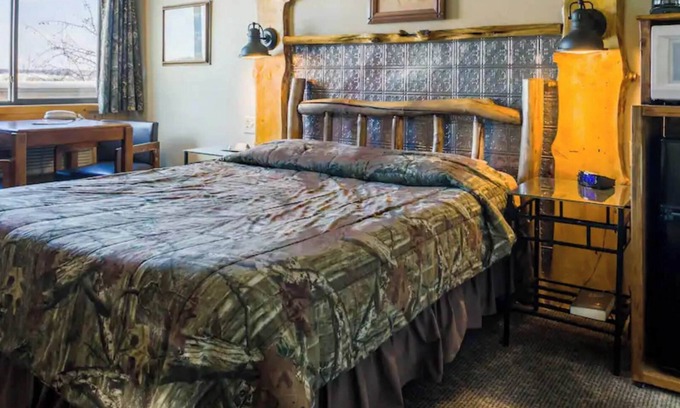 Rice Lake Cabin | Relax and overlook the lake in Room 7 - The Buckhorn - Curriers Lakeview Lodge
