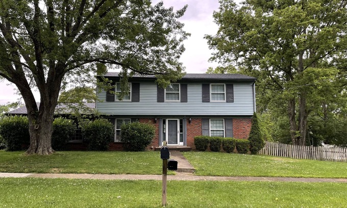 Middletown House | Relax and roam, close to shop and eateries and 1 mile expressway