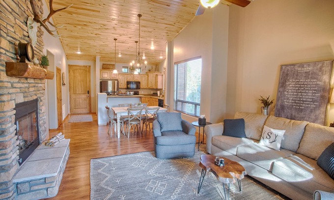 Torreon Cabin | Relax and unwind in the White Mountains!