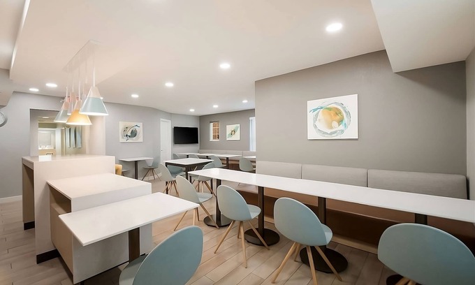 Falls Church Hotel | Relax and Unwind! Three Contemporary 2BR Suites with Full Kitchen, Pet-friendly!