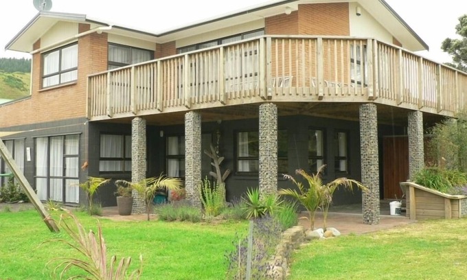 Te Akau House | Relax at the West Coast Paradise of Port Waikato