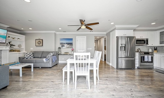 Santa Ana Heights Apartment | Relax at this Remodeled Newport Beach Retreat