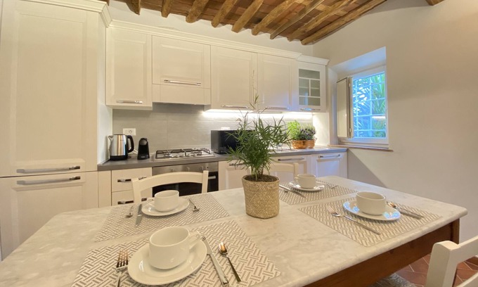Capannori House | Relax&Business [Wi-fi, TV HD, Parcheggio gratuito]
