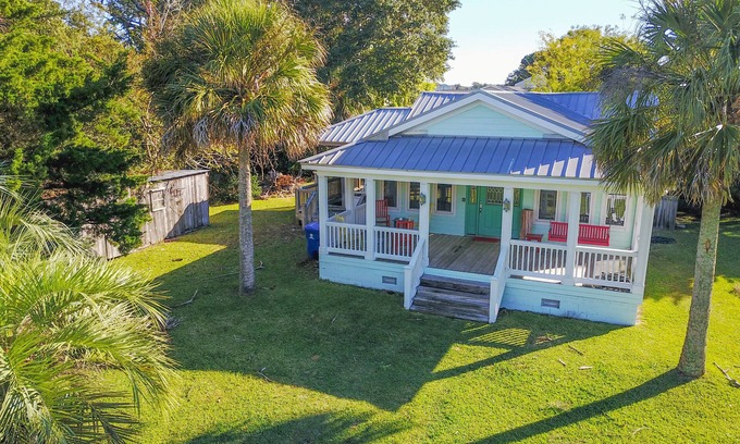 Cedar Point Cottage | Relax by the River at the Cottage at Cedar Point