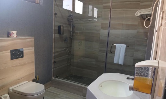 Accra Hotel | Relax Court Hotel