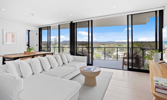 Palm Beach Apartment | Relax in luxury, a short walk to the beach