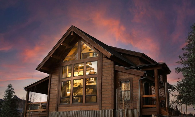 Estes Park Cabin | Relax in Luxury - Jacuzzi, Indoor/Outdoor Fireplace