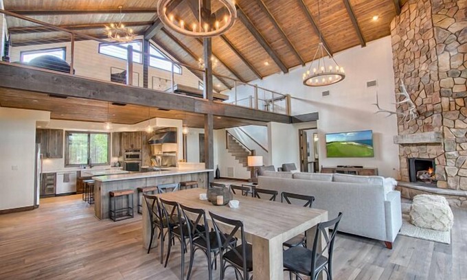 Torreon Cabin | RELAX IN LUXURY. "Retreat at Whispering Pines" In Sought After Torreon!