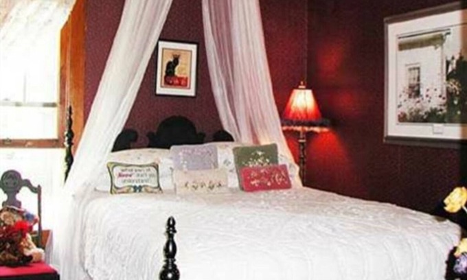 Birchwood Apartment | Relax in our Parlor Room at The Cobblestone Bed & Breakfast