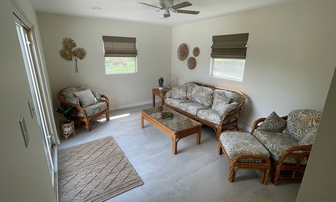 Knoxville House | Relax in style! 3 BR ranch near downtown! FENCED yard! PETS welcome