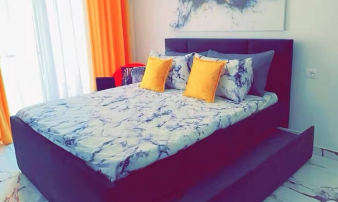 Shengjin Apartment | relax in this calm, stylish space. surrounded by a variety of businesses around