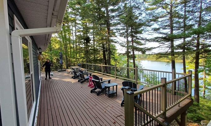 LaBelle Cabin | Relax Lakeside! Family Friendly Cottage!nBeaverdam Lake, Labelle Nova Scotia