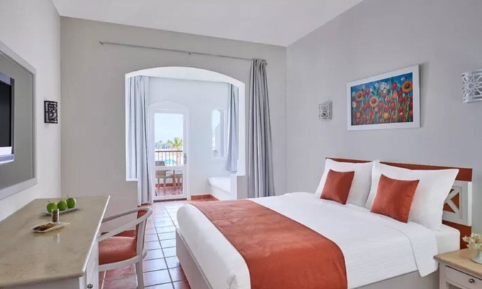 El Quseir Hotel | Relax & Recharge | Beachfront Resort with Spa, Daily Shows & Swim-Up Bar