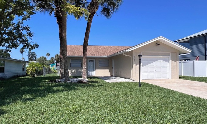 Spring Hill House | Relax & Unwind at Triple Palms in Hernando Beach