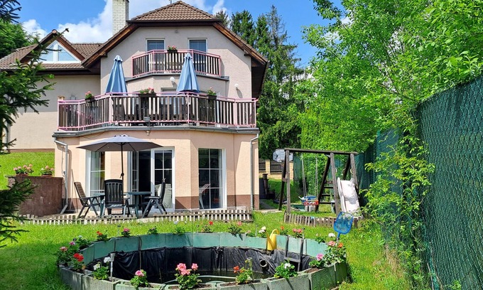 Vranov House | RELAX VILLA NEAR PRAGUE, PRIVAT POOL,SAUNA,PARKING,GRILL,BAR,WIFI,PS3,NINTENDO n