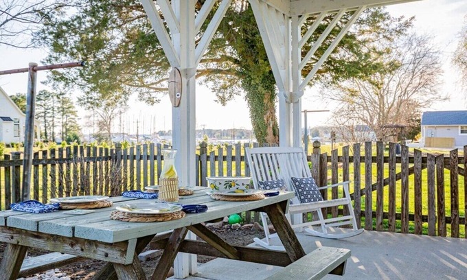 Irvington House | Relax Water View Bike Walk 2 Town and Tides Inn