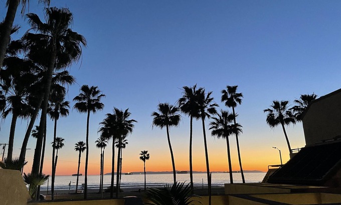 Huntington Beach Condo | Relax! You Are At The Beach 🏖️Spring SPECIAL per Night!