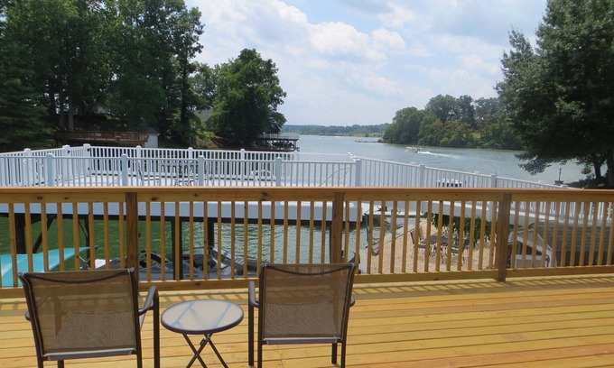 New River House | Relaxation and family fun!nLakefront On A Quiet Cove At Claytor Lake