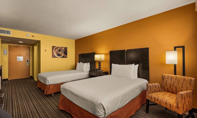 Western Honolulu House | Relaxation Heaven | 2 Double Beds Standard Room with Swimming Pool