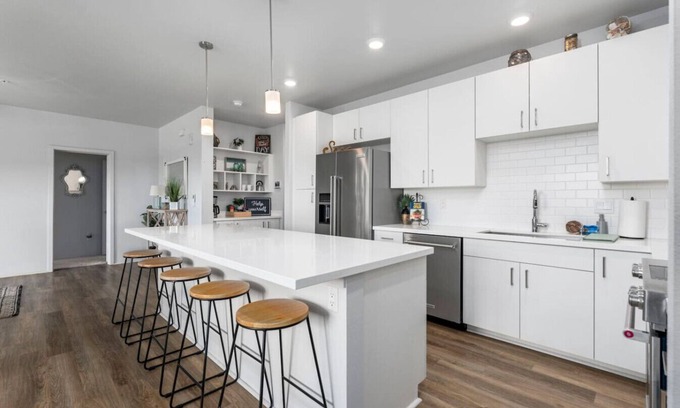 Ewa House | Relaxed Island Living | Parking, Workspace, AC, WD